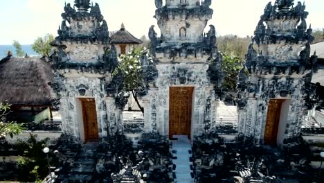 Hindu-temple-on-the-island-of-Nusa-Penida