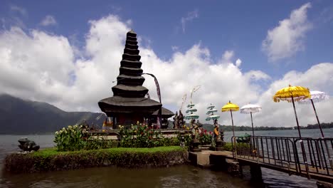 Templo-hindú-en-la-isla-de-Bali.-Pura-Ulun-Danu-Bratan