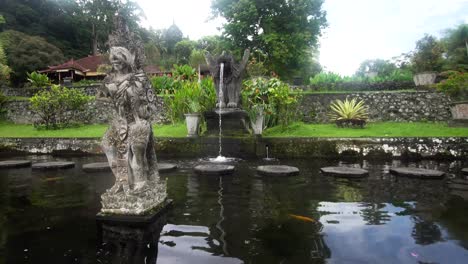 Tirta-Gangga-auf-Bali.-Hindu-Tempel