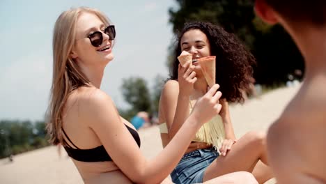 Young-people-enjoying-a-day-at-the-lake-and-eating-ice-creams.