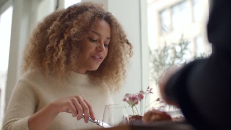 Young-Couple-Enjoying-Meal-On-Date-In-City-Restaurant