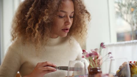 Close-Up-Of-Woman-Enjoying-Meal-In-Restaurant