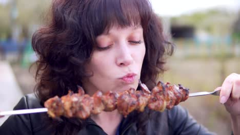 Young-attractive-woman-eating-barbecue