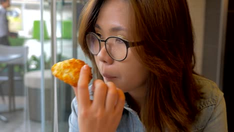 young-woman-smelling-baked-american-biscuit