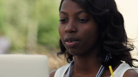 Beautiful-woman-having-video-chat-on-laptop-computer-outsite-in-the-city