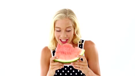 Schöne-Frau-isst-Wassermelone