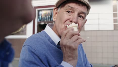 Hablando-y-comiendo-helado