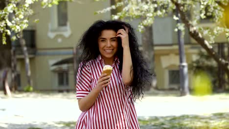 Brunette-eat-ice-cream-in-park