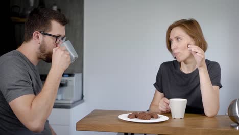 Couple-having-coffee-with-biscuits