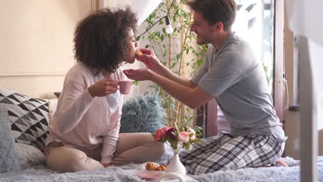 Loving-couple-having-breakfast-in-bed