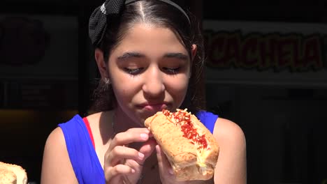 Girl-Eating-Hot-Dog-Lunch