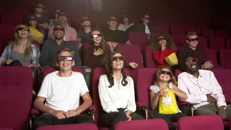 Publikum-im-Kino-ansehen-3D-Komödie-Film-gedreht-auf-R3D