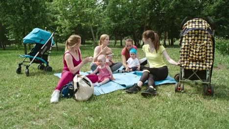 Sommer-Picknick-mit-Kindern