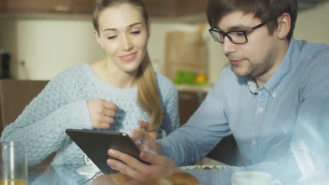 Couple-is-Using-Tablet-at-Home-in-Kitchen