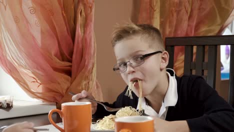 Cute-little-boy-eats-spaghetti-in-the-kitchen