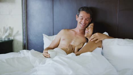 Couple-Relaxing-on-vacation-at-Hotel