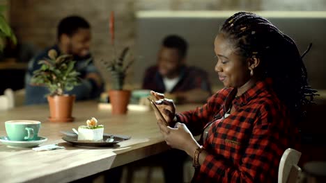 Woman-spending-time-in-cafe-using-phone