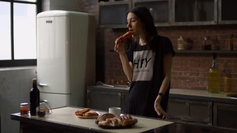 Lovely-woman-enjoying-breakfast-in-the-kitchen