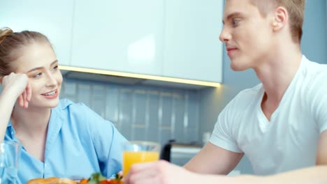 Portrait-of-happy-young-couple-during-breakfast-at-home.