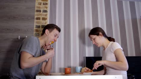 Man-and-woman-eating-at-a-table