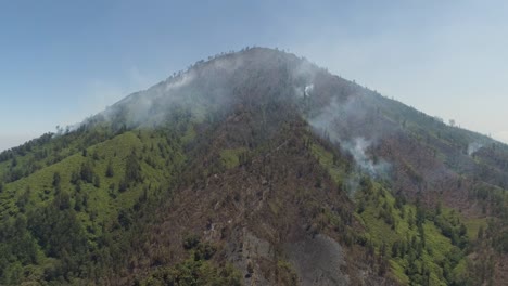 incendio-forestal-en-las-montañas