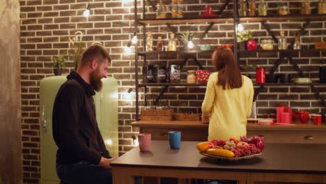 Couple-enjoying-breakfast-in-kitchen-together