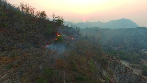 Incendios-forestales-en-la-montaña-hasta-la-mañana