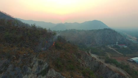 Incendios-forestales-en-la-montaña-hasta-la-mañana