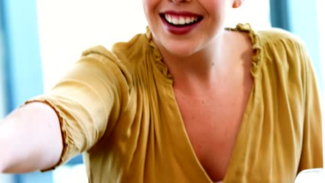 Female-executive-having-breakfast-in-the-cafeteria