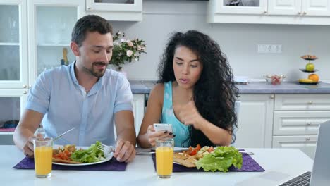 People-have-conversation-by-the-breakfast