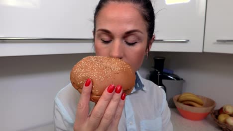 Woman-explores-and-smell-burger