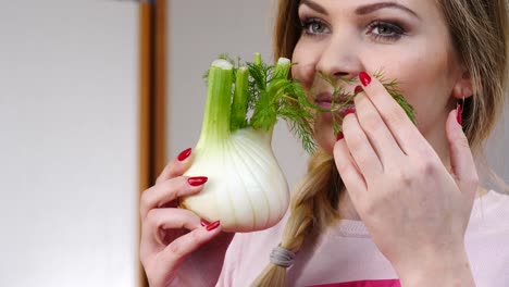 Woman-holding-raw-kohlrabi