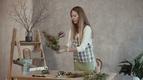 Floristen,-die-Herstellung-von-frischen-Blumen-Blumenstrauß-Anordnung