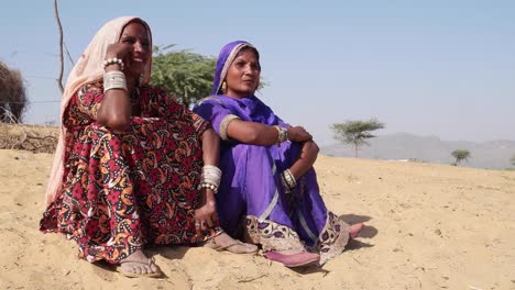 Tilt-up-to-two-friends-of-a-nomadic-tribe-in-the-Thar-desert,-India