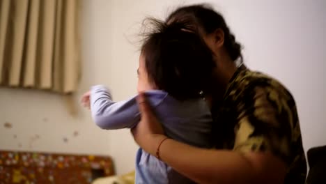 Young-mother-with-little-cute-daughter-in-bed