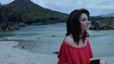 4k-Shot-of-a-Woman-posing-and-smiling-on-the-Beach