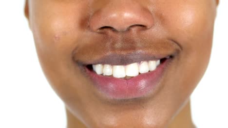 Lächelnde-Lippen,-Nahaufnahme-von-Black-Woman