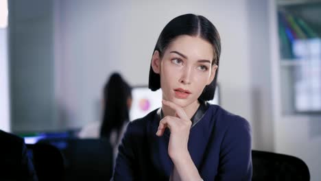 Portrait-of-successful-and-fashion-businesswoman-working-at-office-.-Close-up