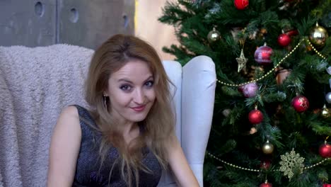 Surprised-young-woman-shouting-over-christmas-tree-background.-Looking-at-camera