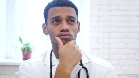 Portrait-of-Thinking-African-American-Doctor,-Brainstorming