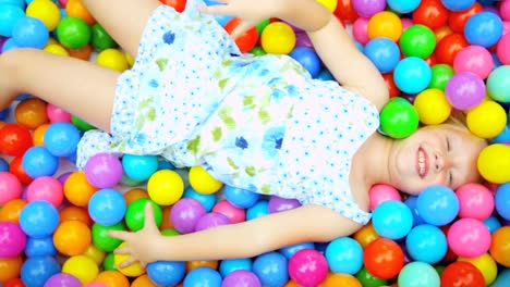 Portrait-of-blonde-Caucasian-child-in-paddling-pool