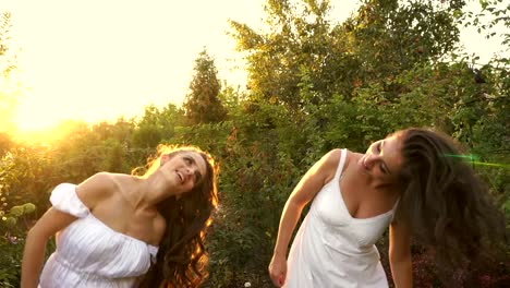 Sisters-shake-their-hair