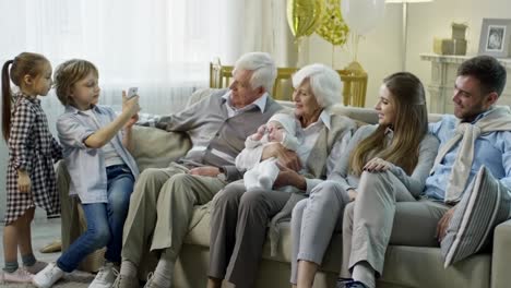 Kinder-fotografieren-Großfamilie