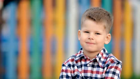 Portrait-of-smiling-little-boy-on-a-colourful-background.