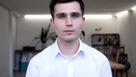 Portrait-of-Smiling-Businessman-Looking-at-Camera