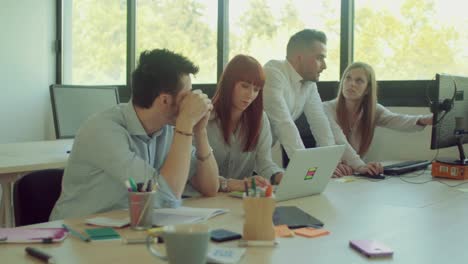 business-team-working-in-the-startup-office