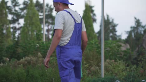 Workers-of-the-garden-center-in-work