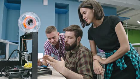 Male-engineers-with-beard-explaining-3d-printing-to-coworkers