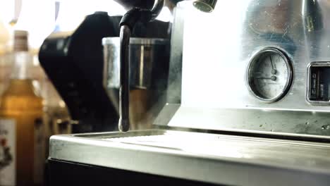 Coffee-machine-steaming