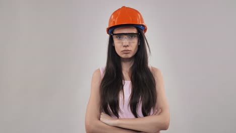 Portrait-employee-in-warehouse